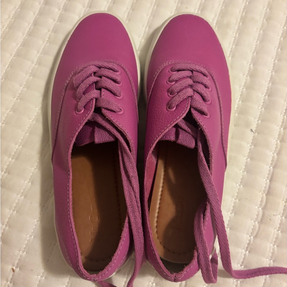 Perfect for spring! NWOT Purple Leather Women's Lace-Up Sneakers 👟💜